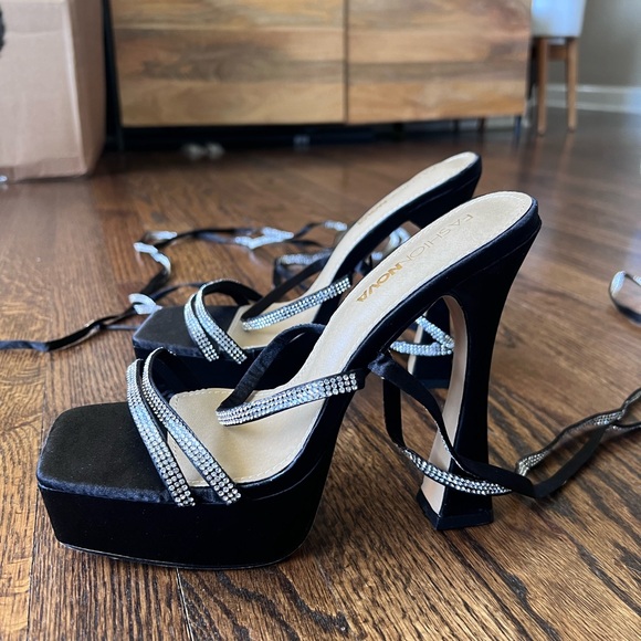 Fashion Nova Black Tie Up Heels size 7.5, euphoria vibes - Picture 5 of 7